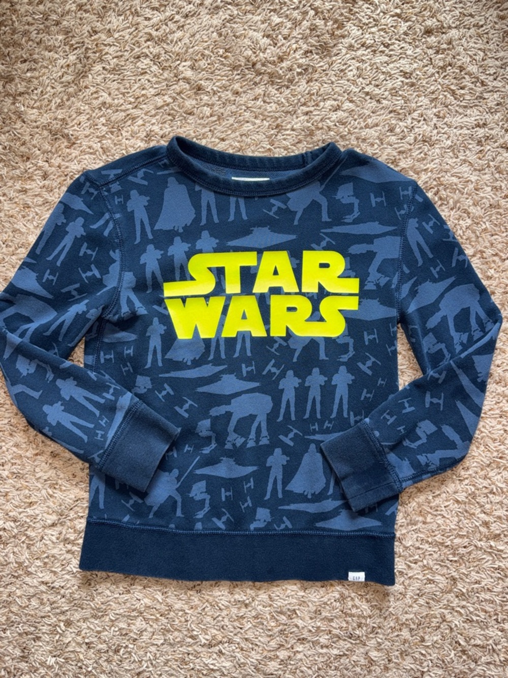 6-7/M boys Gap Star Wars crewneck sweatshirt.